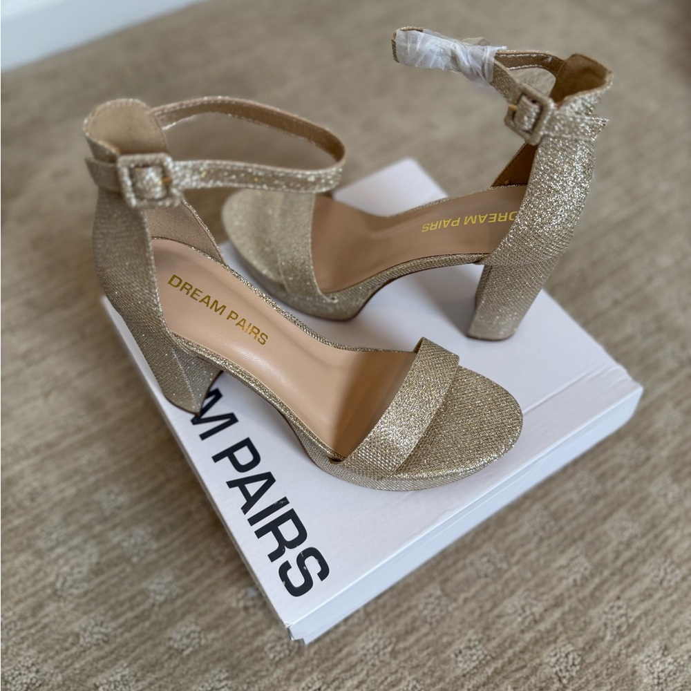 New Dream Pairs Women's Platform Light Gold Champagne Sparkle Sandals size 8